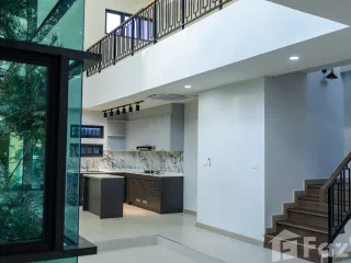 For sale 3 Beds house in Phra Khanong, Bangkok