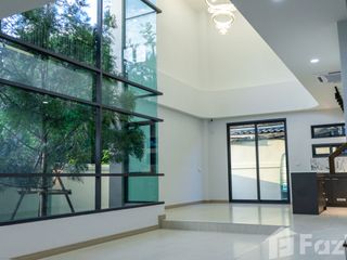 For sale 3 Beds house in Phra Khanong, Bangkok