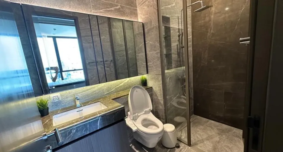For sale 1 bed condo in Khlong Toei, Bangkok