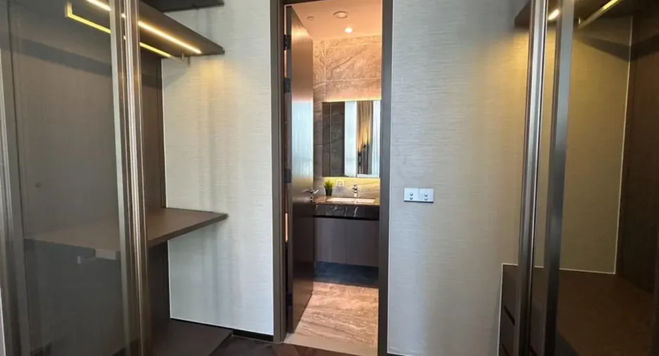 For sale 1 bed condo in Khlong Toei, Bangkok