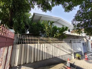 For sale 2 Beds house in Phaya Thai, Bangkok