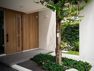 For rent 3 bed condo in Saphan Sung, Bangkok