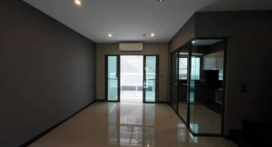 For rent そして for sale 3 Beds townhouse in Lat Phrao, Bangkok