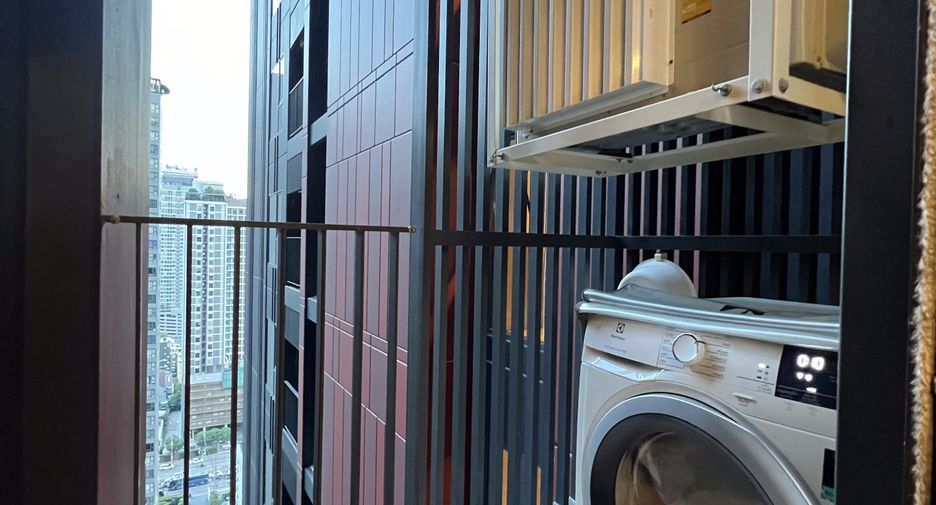 For sale 1 bed condo in Huai Khwang, Bangkok