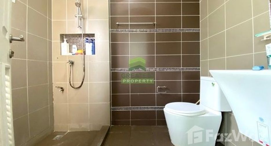 For sale 3 bed townhouse in Mueang Pathum Thani, Pathum Thani