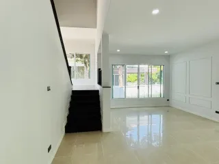 For sale 5 bed house in Mueang Samut Sakhon, Samut Sakhon