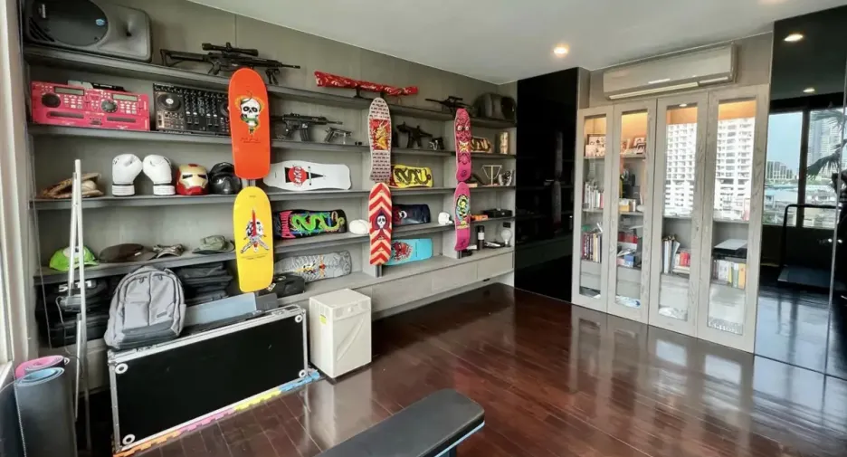 For sale 3 bedrooms condo in Khlong San, Bangkok