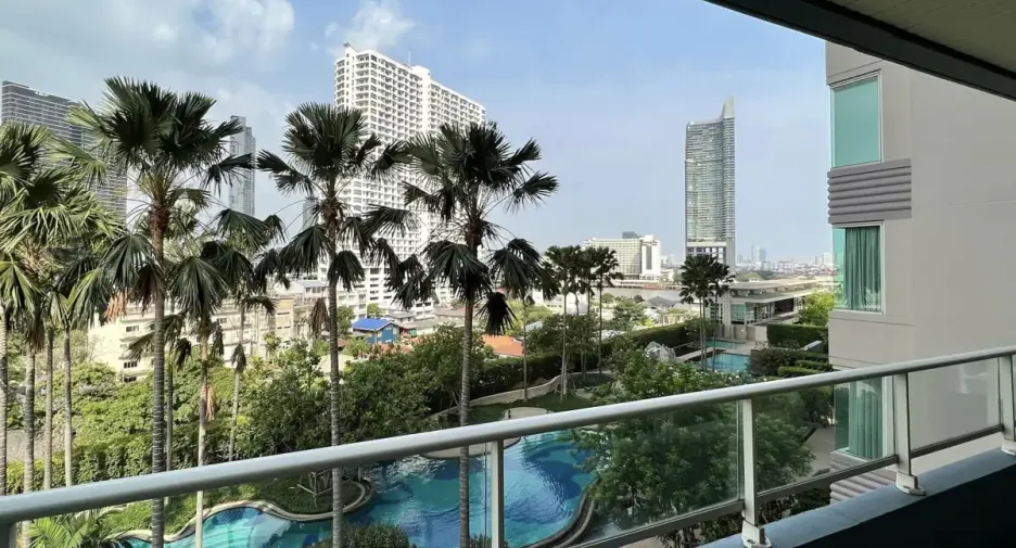 For sale 3 bedrooms condo in Khlong San, Bangkok