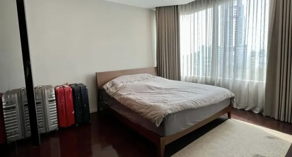 For sale 3 bedrooms condo in Khlong San, Bangkok