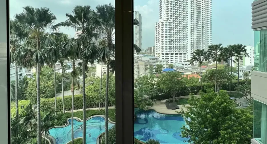 For sale 3 bedrooms condo in Khlong San, Bangkok
