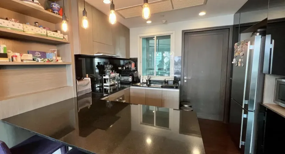 For sale 3 bedrooms condo in Khlong San, Bangkok