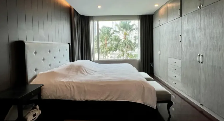 For sale 3 bedrooms condo in Khlong San, Bangkok