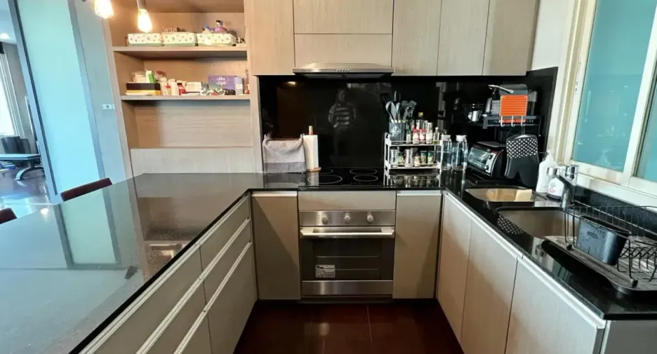 For sale 3 bedrooms condo in Khlong San, Bangkok