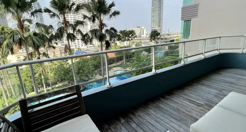 For sale 3 bedrooms condo in Khlong San, Bangkok