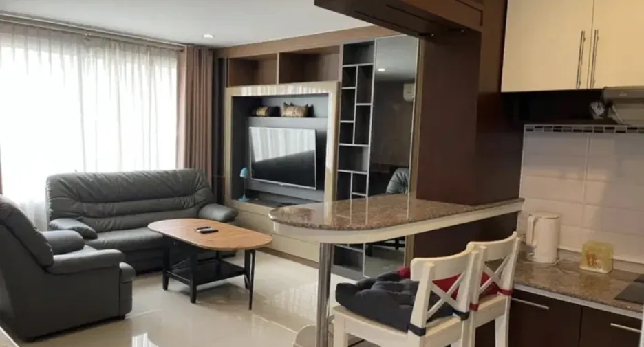 For rent 2 bed condo in Huai Khwang, Bangkok