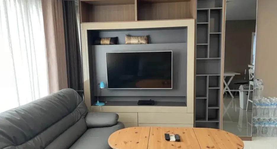 For rent 2 bed condo in Huai Khwang, Bangkok