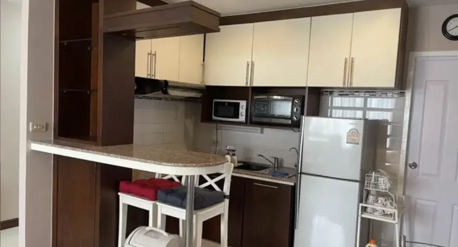 For rent 2 bed condo in Huai Khwang, Bangkok