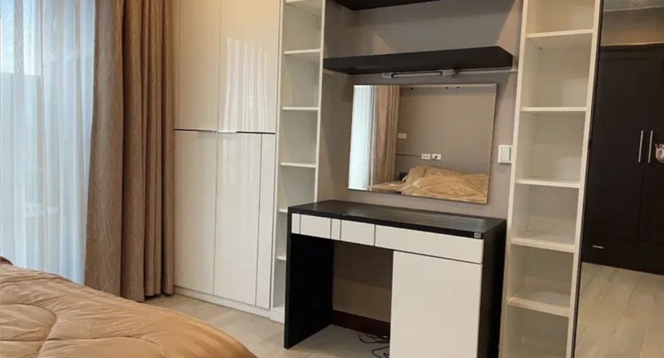 For rent 2 bed condo in Huai Khwang, Bangkok