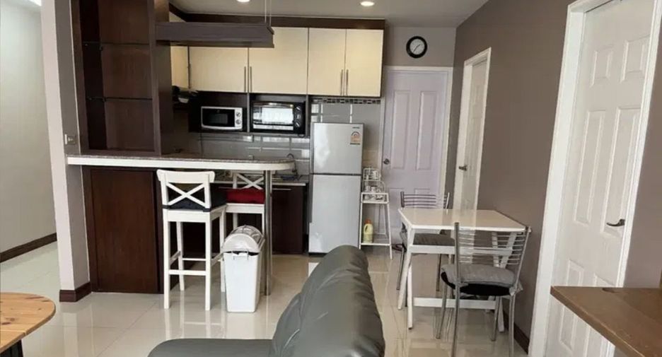 For rent 2 bed condo in Huai Khwang, Bangkok