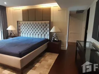 For rent 3 bed condo in Yan Nawa, Bangkok
