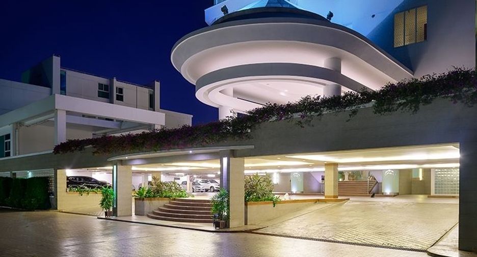 For sale 3 bed condo in Dusit, Bangkok
