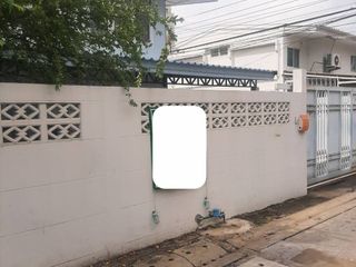 For sale 3 Beds house in Huai Khwang, Bangkok