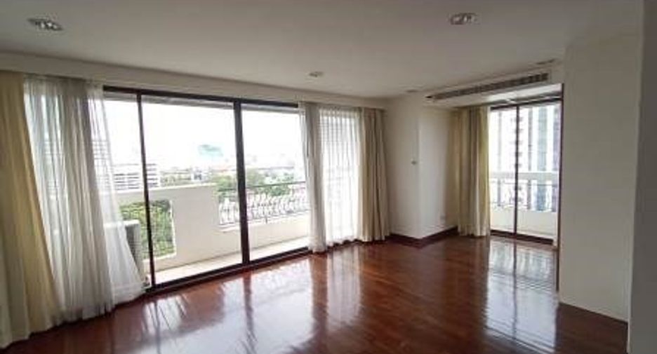 For rent 3 bedrooms condo in Watthana, Bangkok