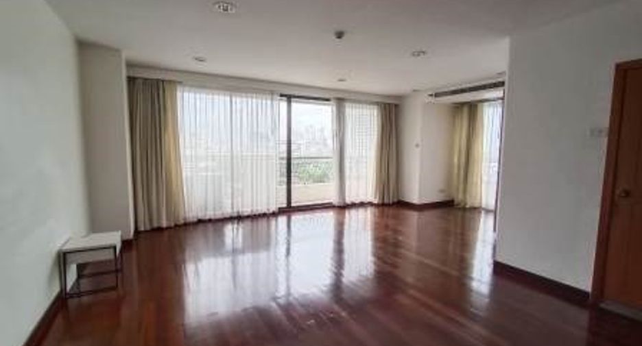 For rent 3 bedrooms condo in Watthana, Bangkok
