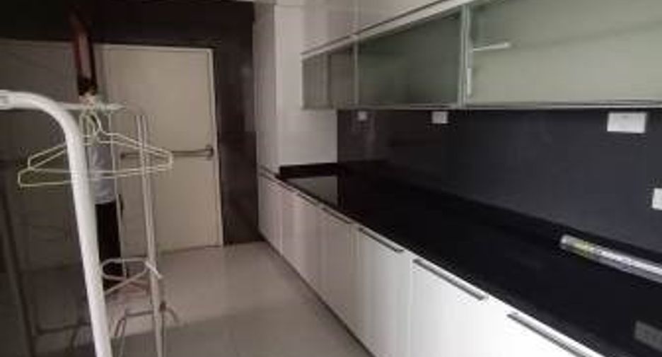 For rent 3 bedrooms condo in Watthana, Bangkok