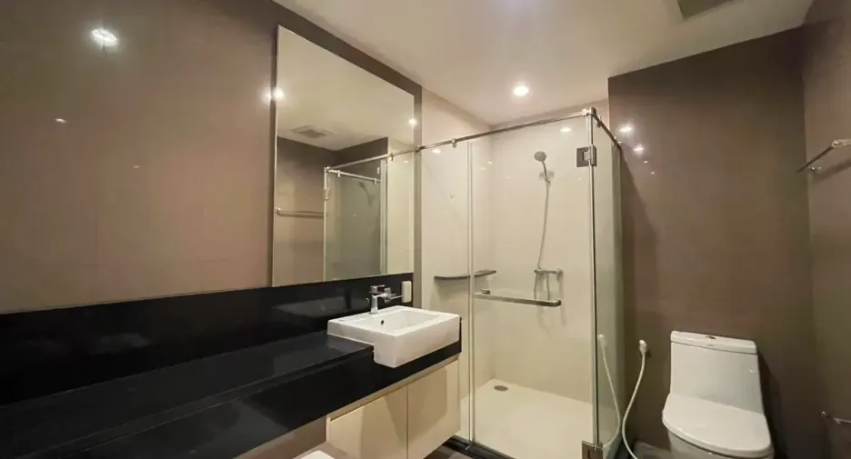 For rent and for sale 2 bedrooms condo in Khlong Toei, Bangkok