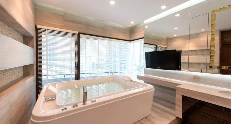For rent 4 bedrooms condo in Khlong Toei, Bangkok
