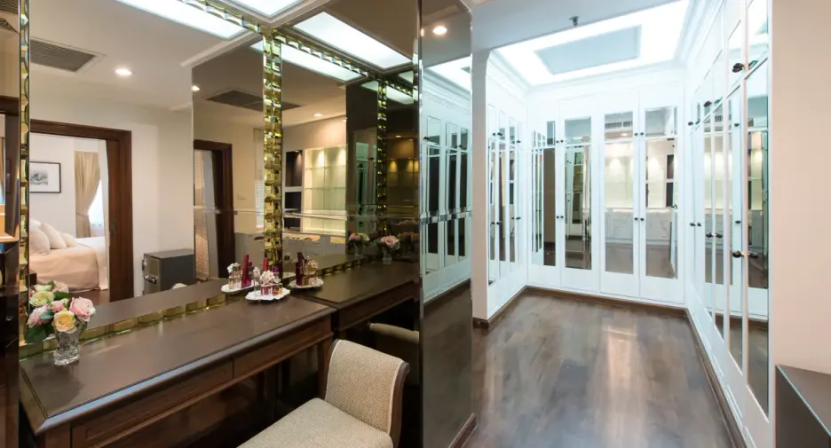 For rent 4 bedrooms condo in Khlong Toei, Bangkok