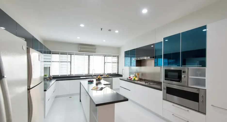 For rent 4 bedrooms condo in Khlong Toei, Bangkok