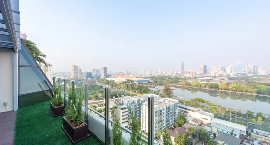 For rent 4 bedrooms condo in Khlong Toei, Bangkok