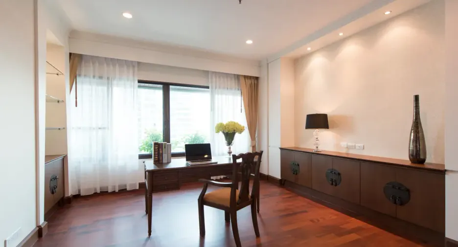 For rent 4 bedrooms condo in Khlong Toei, Bangkok