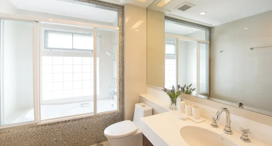 For rent 4 bedrooms condo in Khlong Toei, Bangkok