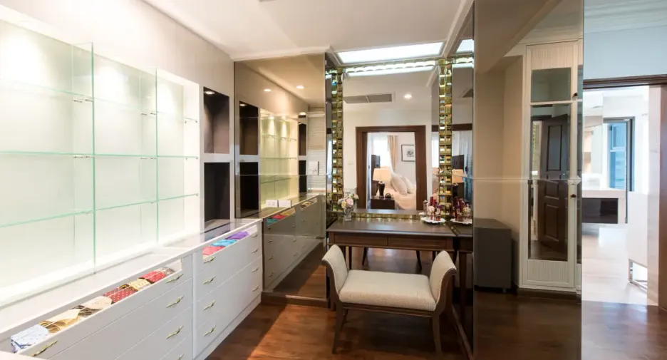 For rent 4 bedrooms condo in Khlong Toei, Bangkok