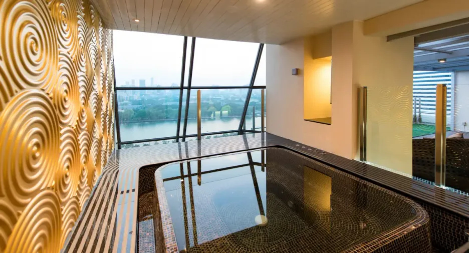 For rent 4 bedrooms condo in Khlong Toei, Bangkok