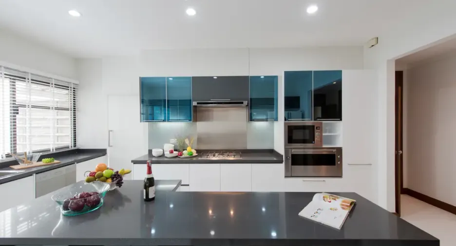 For rent 4 bedrooms condo in Khlong Toei, Bangkok