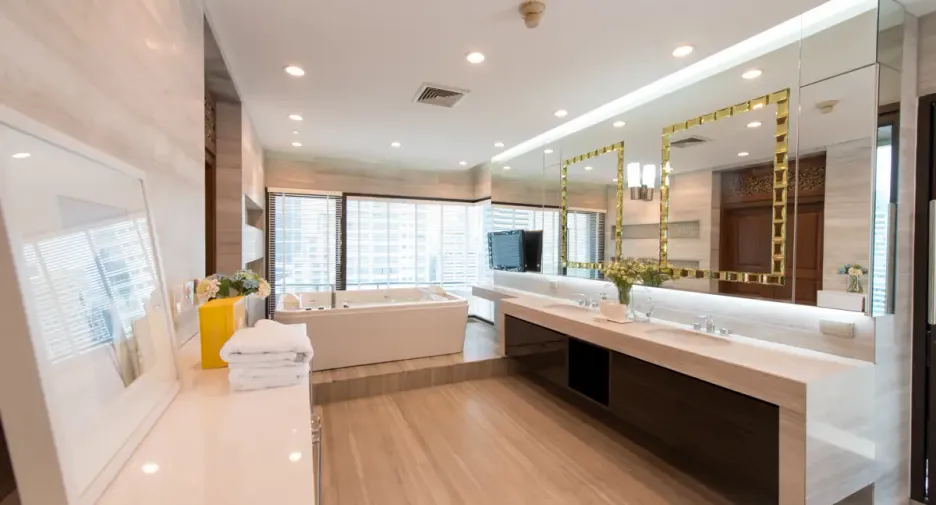 For rent 4 bedrooms condo in Khlong Toei, Bangkok
