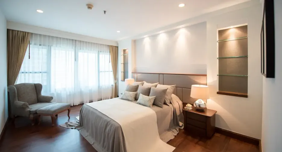 For rent 4 bedrooms condo in Khlong Toei, Bangkok