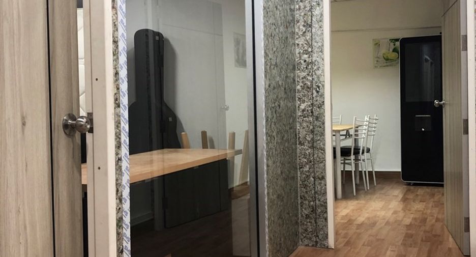 For rent and for sale retail Space in Watthana, Bangkok
