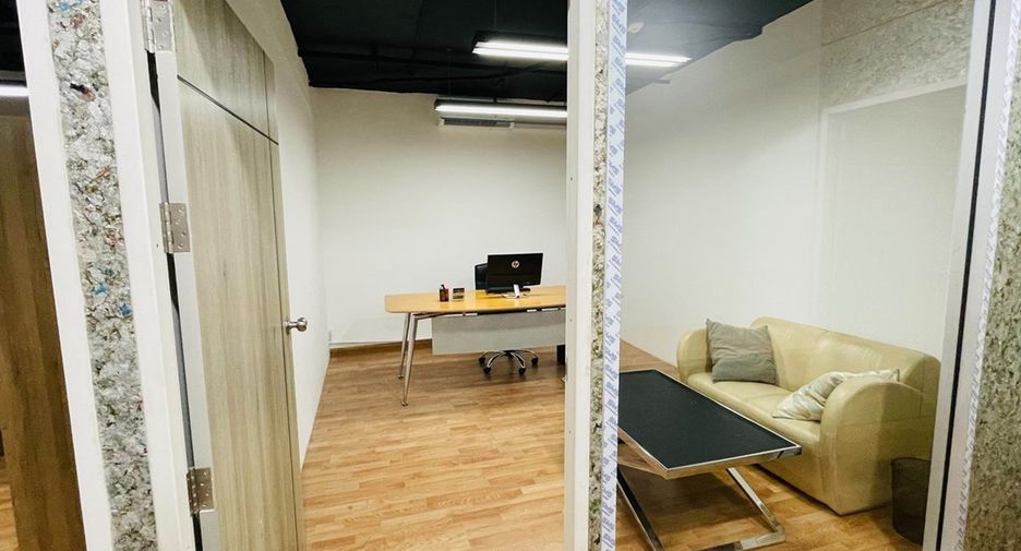 For rent and for sale retail Space in Watthana, Bangkok