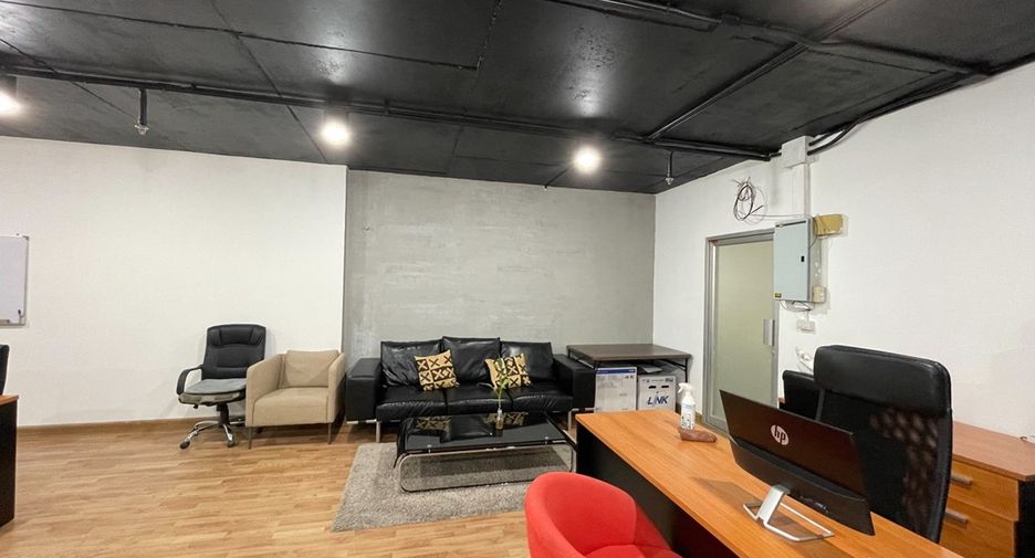 For rent and for sale retail Space in Watthana, Bangkok