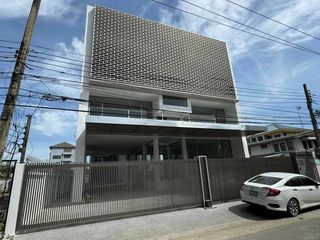 For rent and for sale 1 bed office in Bang Na, Bangkok
