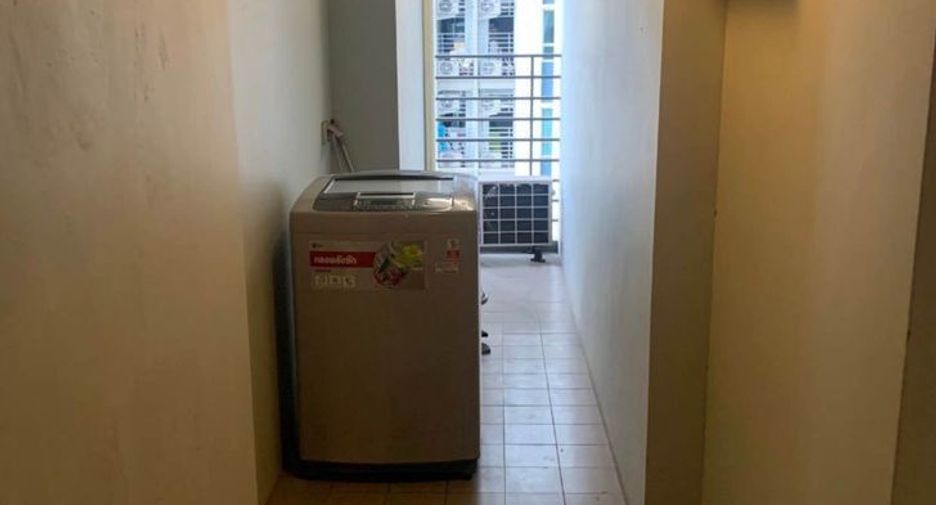 For rent 2 bed condo in Huai Khwang, Bangkok