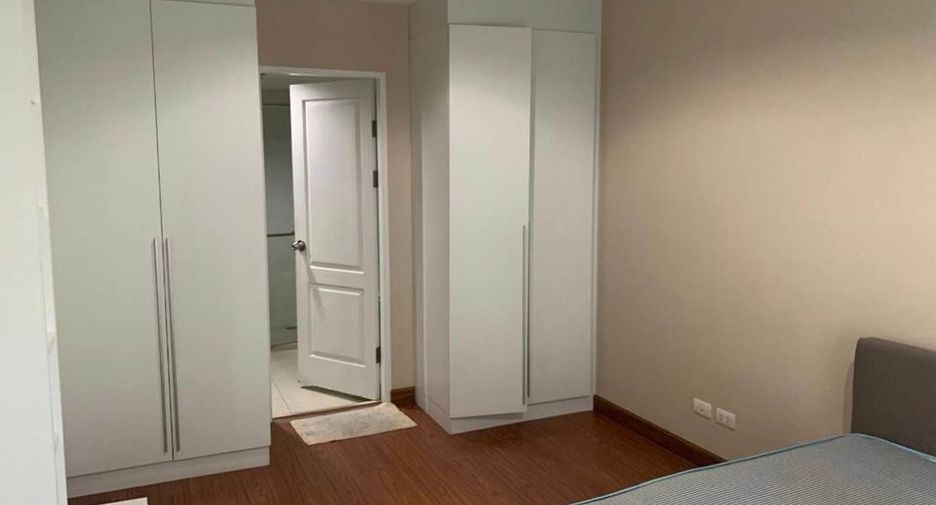For rent 2 bed condo in Huai Khwang, Bangkok