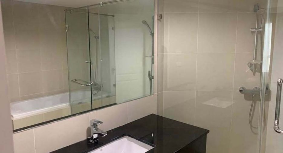 For rent 2 bed condo in Huai Khwang, Bangkok