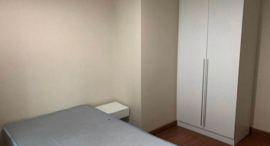 For rent 2 bed condo in Huai Khwang, Bangkok