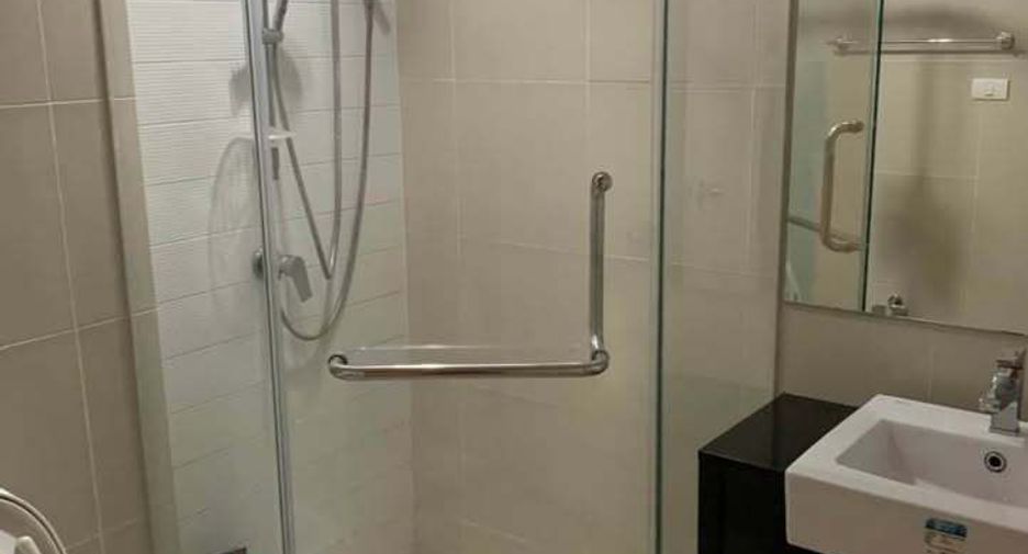 For rent 2 bed condo in Huai Khwang, Bangkok